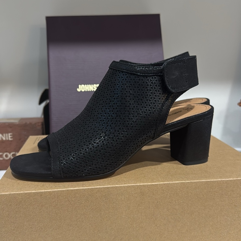 7.5 M open toe bootie. Perfect for fall 🍁🍂